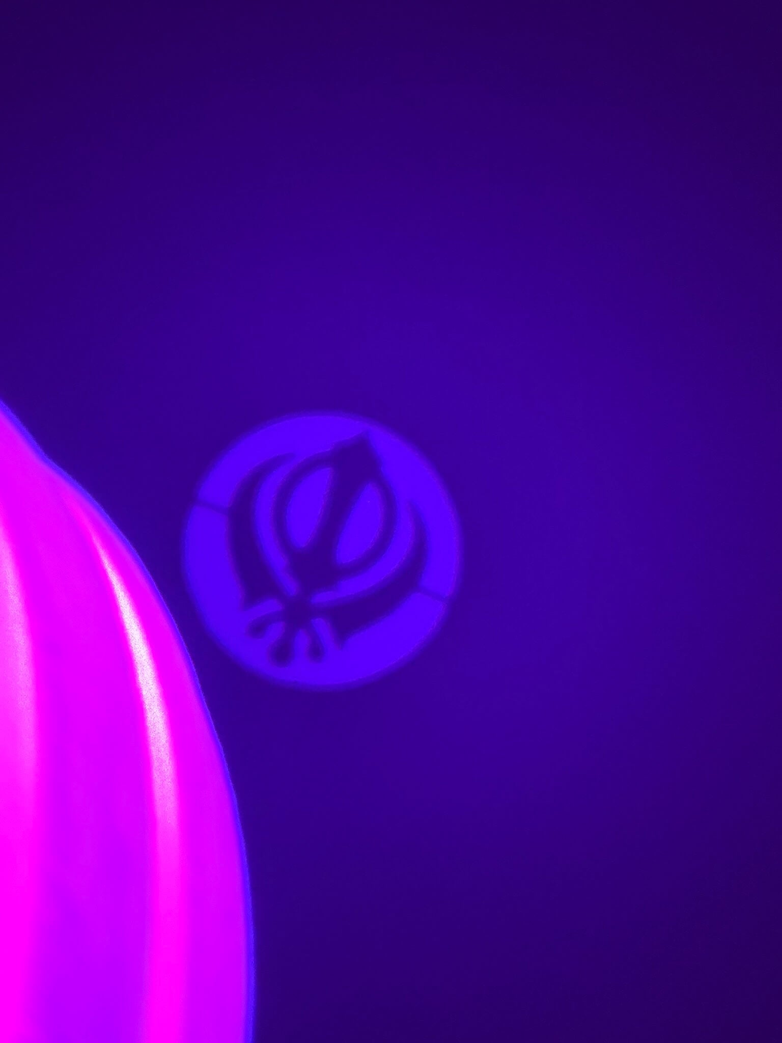 Spiral lamp projecting a decorative light pattern onto the ceiling